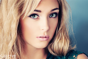 开眼角多久可以戴隐形眼镜,做完双眼皮开眼角多久可以戴隐形眼镜