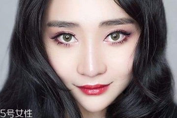 眉毛自己画好还是纹眉好,纹眉好还是自己画眉好