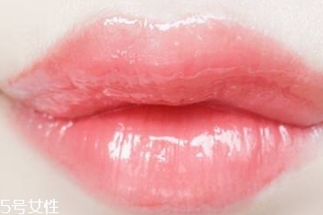 打了嘟嘟唇可以接吻吗,嘟嘟唇可以接吻吗