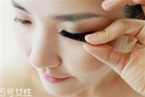 嫁接睫毛和种睫毛有什么区别,到底嫁接睫毛好不好?