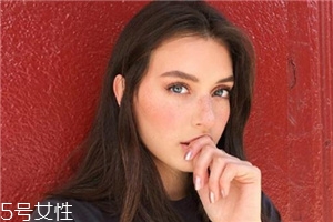 切眉能去鱼尾纹吗,做提眉手术可以去除鱼尾纹吗