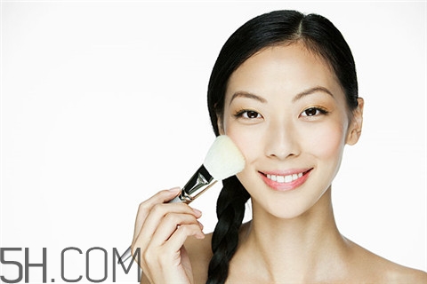 烤瓷牙能吃硬的东西吗,烤瓷牙不能吃硬东西吗?