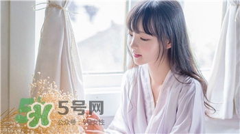 为什么点痣后不能碰水但能喷生长因子,点痣后为啥不能碰水 为什么点痣后不能碰水但能喷生长因子,点痣后为啥不能碰水