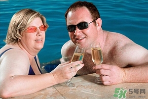 双下巴可以打溶脂针嘛,双下巴打瘦脸针还是溶脂针