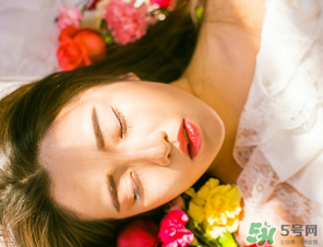 纹唇后几天结痂,纹唇后几天结痂脱落