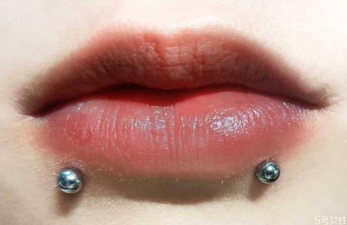 唇钉有多痛,唇钉痛不痛