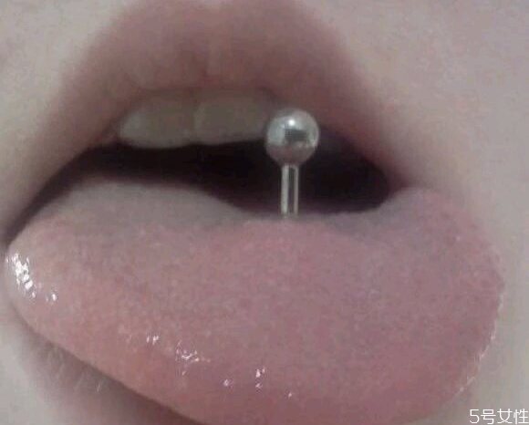 打舌钉的人是什么心理,人为什么要打舌钉 打舌钉的人是什么心理,人为什么要打舌钉