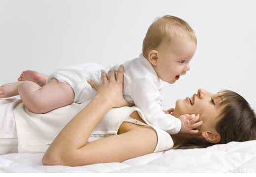 大小胸怎么形成的,乳房大小是由什么决定的