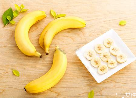 香蕉和苹果哪个减肥效果比较好,减肥吃苹果好还是香蕉好 香蕉和苹果哪个减肥效果比较好,减肥吃苹果好还是香蕉好