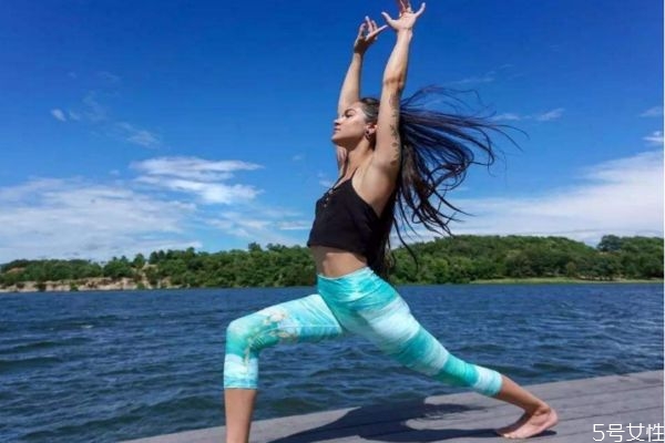 怎么练出腹肌的马甲线,女生马甲线和腹肌的区别