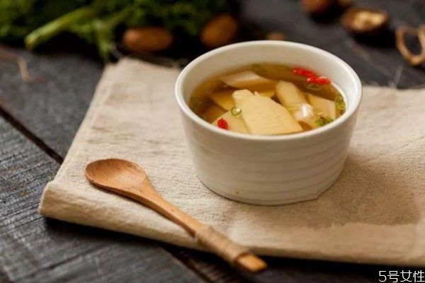 晚上喝汤容易长胖吗,每天晚上喝汤会长胖吗