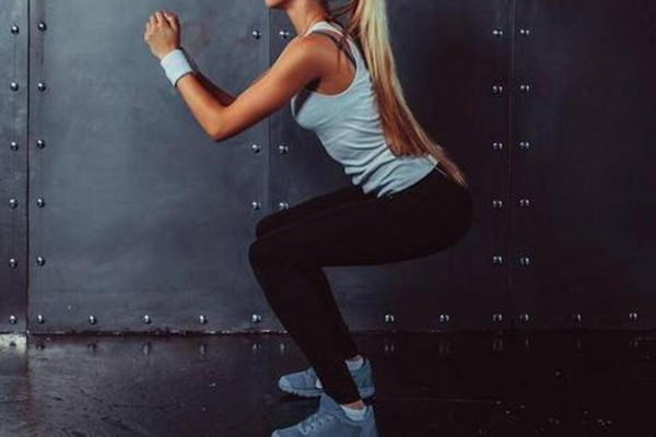 徒手深蹲可以天天练吗,徒手深蹲有效果吗 徒手深蹲可以天天练吗,徒手深蹲有效果吗