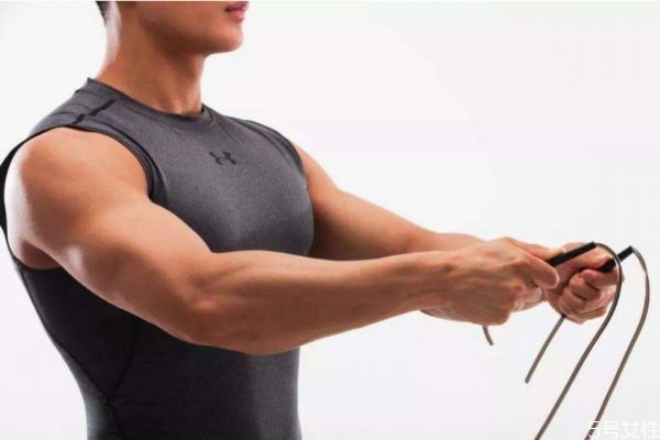 跳绳和呼啦圈哪个减肥效果好,跳绳和呼啦圈哪个减肥快