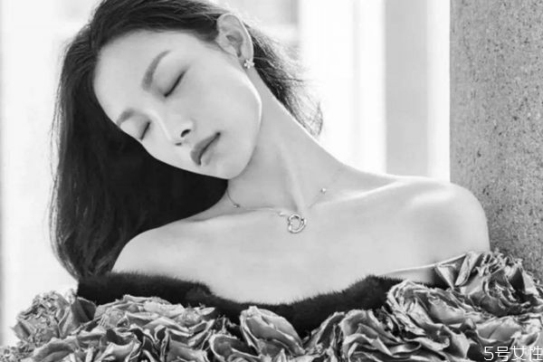 天鹅肩是怎么练出来的,天鹅颈和天鹅肩怎么练