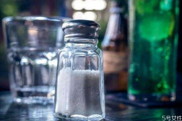 盐水可以减肥吗,早上喝盐水会减肥吗 盐水可以减肥吗,早上喝盐水会减肥吗