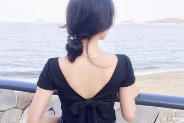 每个人都有背沟吗,为什么有的人后背有背沟