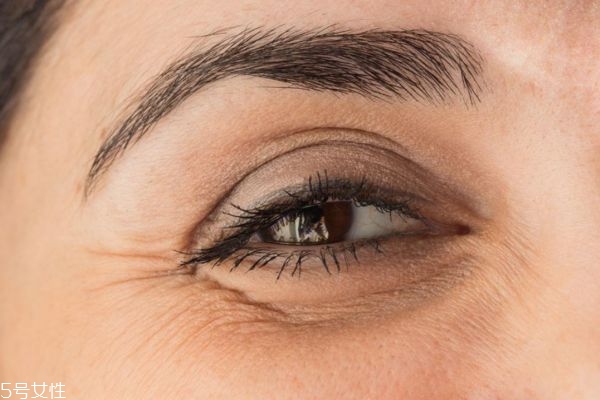 多睁眼眼睛会变大吗,一直睁眼睛可以变大吗