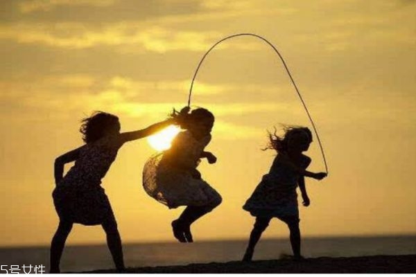 跳绳会有危害吗,跳绳对身体的危害 跳绳会有危害吗,跳绳对身体的危害