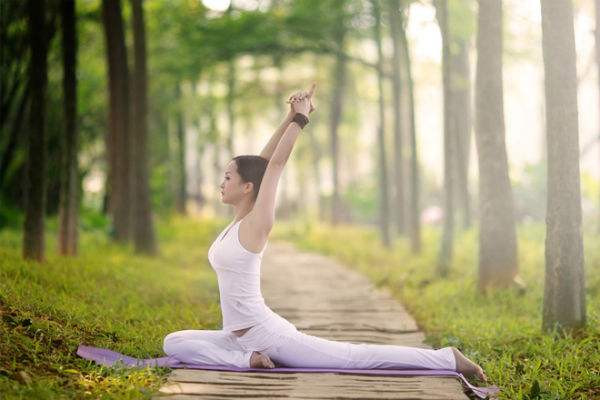 可以躺在床上练的瑜伽动作,躺床上练瑜伽的动作