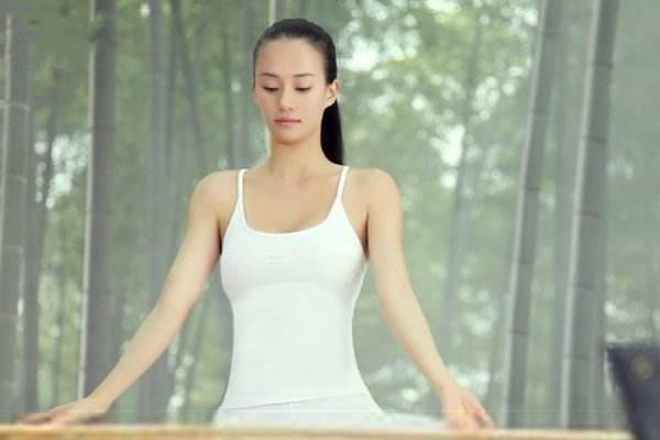 做瑜伽减肥的最佳时间,什么时间练瑜伽减肥效果最好 做瑜伽减肥的最佳时间,什么时间练瑜伽减肥效果最好