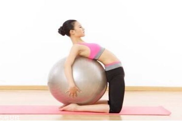 臀部大的原因是什么,臀部肥大的原因