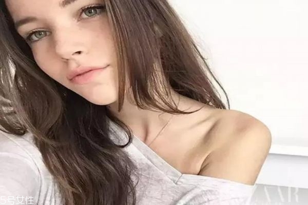 怎么练出好看的肩颈线,肩颈线条不好看怎么练