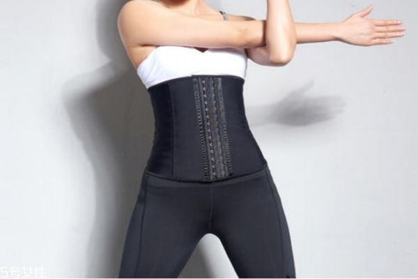 运动时可以带束腰带吗,带束腰带运动好还是不带运动好
