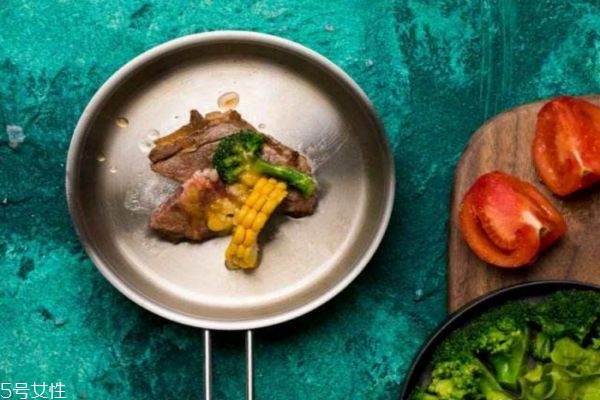 晚上不吃饭一周瘦几斤,晚上不吃饭一周瘦几斤?晚上饿肚子能减肥吗?