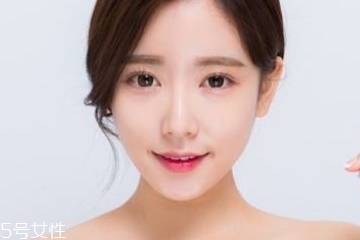 长唇毛是什么原因引起的,突然长唇毛是怎么引起的