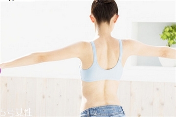 举哑铃可以瘦手臂的正确方法,练手臂用多重的哑铃