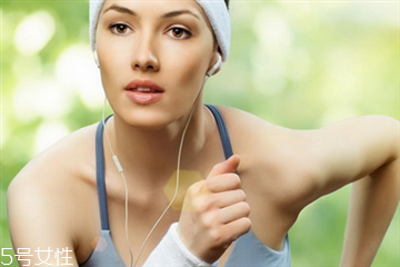 小腿都是肌肉很粗怎么减,做什么运动可以让腿变细