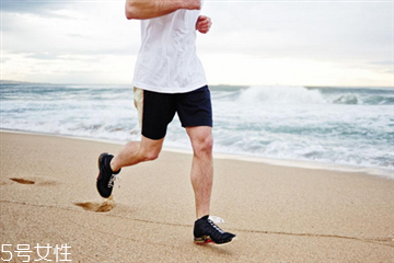 夏天晨跑好还是夜跑好?,冬天晨跑好还是夜跑好