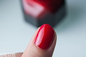 指甲油都有味道吗,为什么有的指甲油有的味道很大