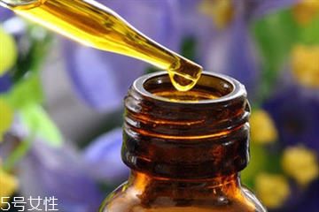 背部精油按摩多久做一次,精油按摩多久做一次合适