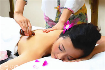 精油开背可以洗澡吗?,精油开背可以洗澡吗洗澡会怎样 精油开背可以洗澡吗?,精油开背可以洗澡吗洗澡会怎样