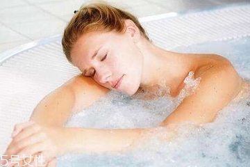洗澡能减肥吗有这个功效吗,冷水洗澡能减肥吗