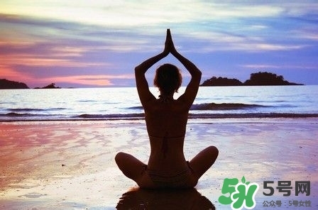 瑜伽丰胸体式,瑜伽动作 丰胸