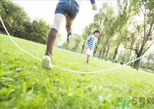 跳绳和跑步哪个减肥效果好,跳绳和跑步哪个减肥效果更好