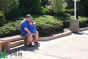 手臂上的拜拜肉是怎么形成的,拜拜肉是怎么形成的?