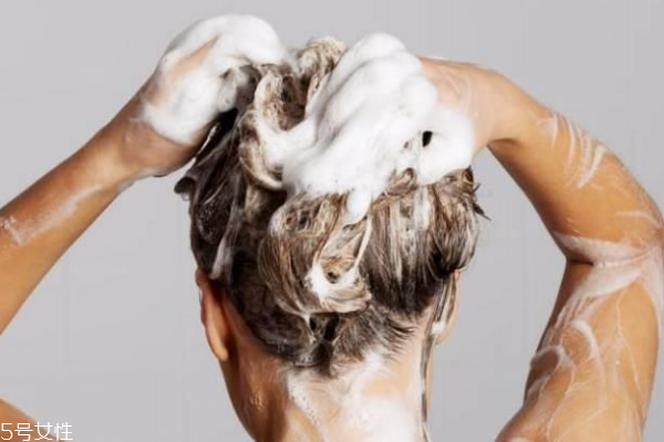 怎么分清感冒类型,如何区分自己是什么感冒 怎么分清感冒类型,如何区分自己是什么感冒