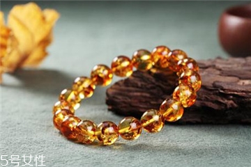 琥珀手链真假鉴定费用多少,琥珀手镯真假的鉴别 琥珀手链真假鉴定费用多少,琥珀手镯真假的鉴别