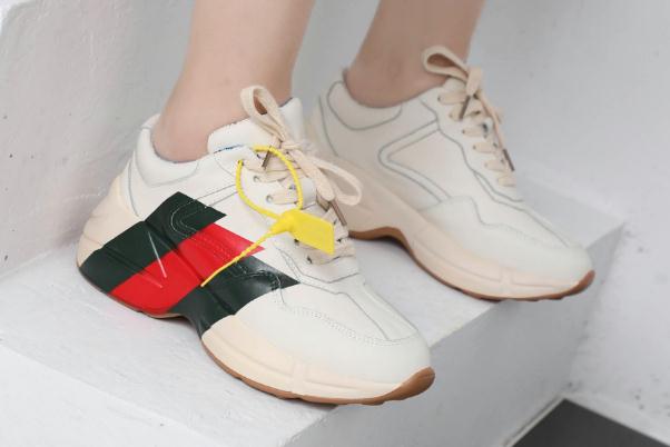 小白鞋怎么护理,小白鞋怎么护理才会白白的