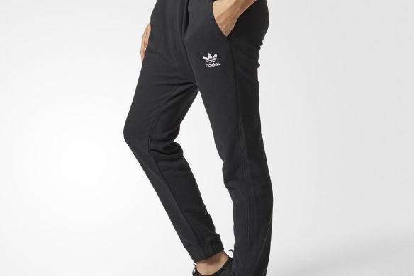 阿迪裤子可以用洗衣机洗吗,阿迪达斯的衣服可以用洗衣机洗吗