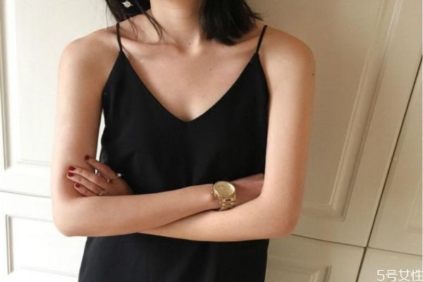 吊带背心怎么搭配外套夏季,吊带背心怎么搭配外套衣服