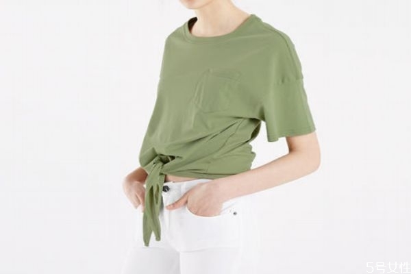 圆领t恤领口大了怎样把它变小,圆领衣服领口大了怎样把它变小