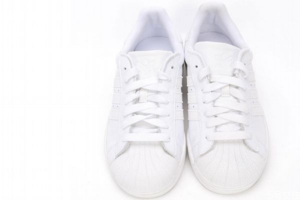 小白鞋发黄怎么办?教你3个小妙招轻松变白,小白鞋发黄怎么洗白妙招