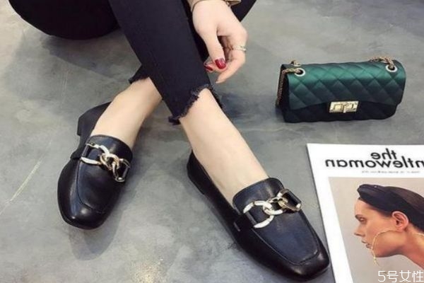 乐福鞋尺码怎么选,乐福鞋和运动鞋鞋码一样吗