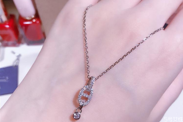 锁骨链到哪个位置好,锁骨链戴在什么位置