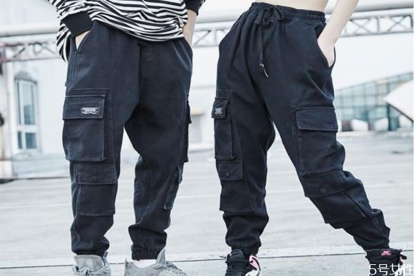 工装裤的链子怎么挂,工装裤的带子怎么绑