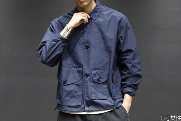 工装外套里面配什么衣服女,工装外套里面配什么衣服男